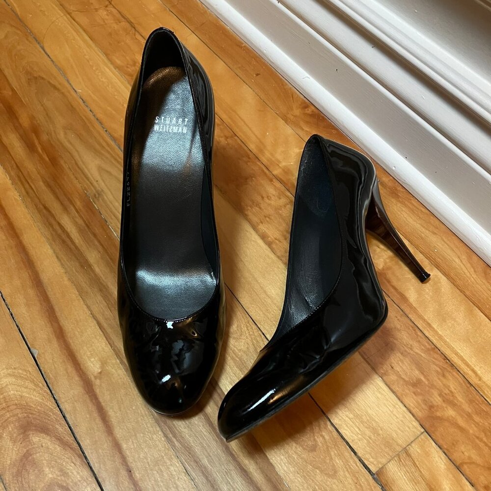 Stuart Weitzman Swoon almond toe stiletto pump in black patent size 10.5M